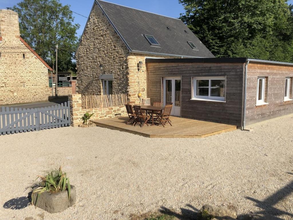 Charmante Maison De Campagne En Pierres Et Bois Sartilly-Baie-Bocage Esterno foto